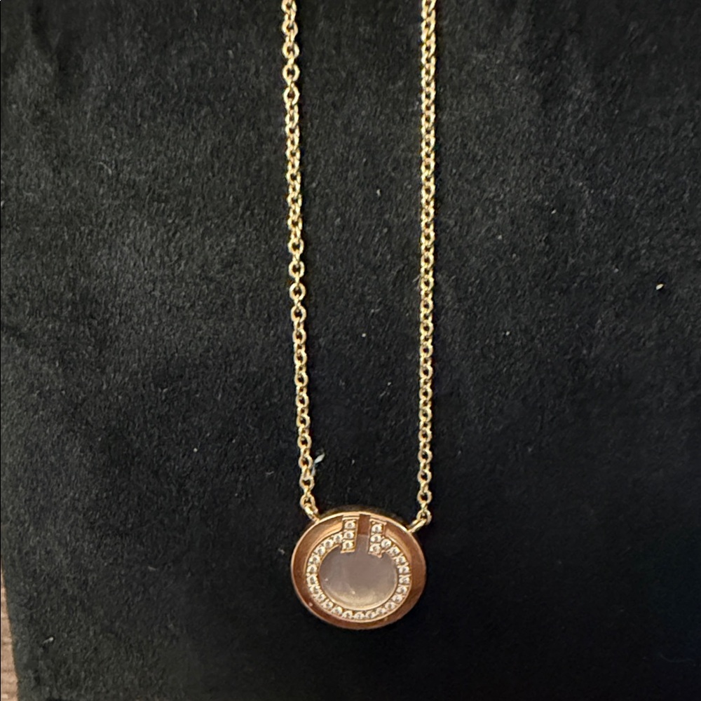Tiffany T
Diamond and Mother-of-pearl Circle Pendant in Yellow Gold